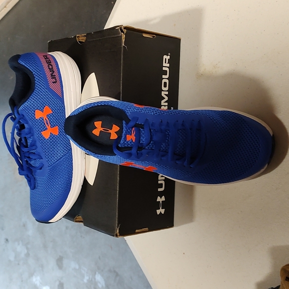 Under Armour Tennis Shoes - Picture 2 of 3